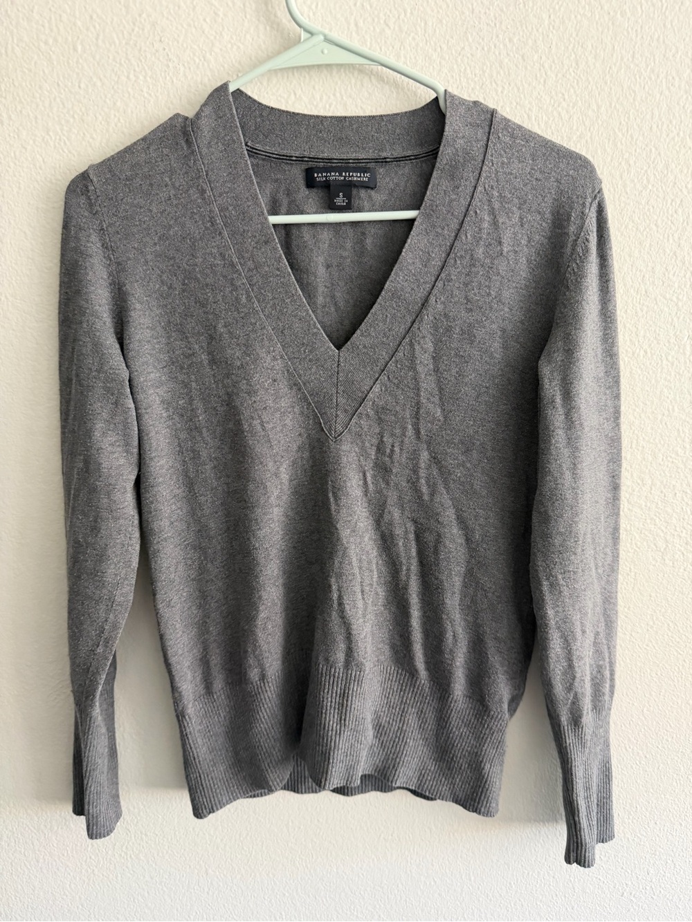 Banana Republic Y2K Gray Silk Cotton Cashmere V-Neck Sweater Size S Cozy Fall
